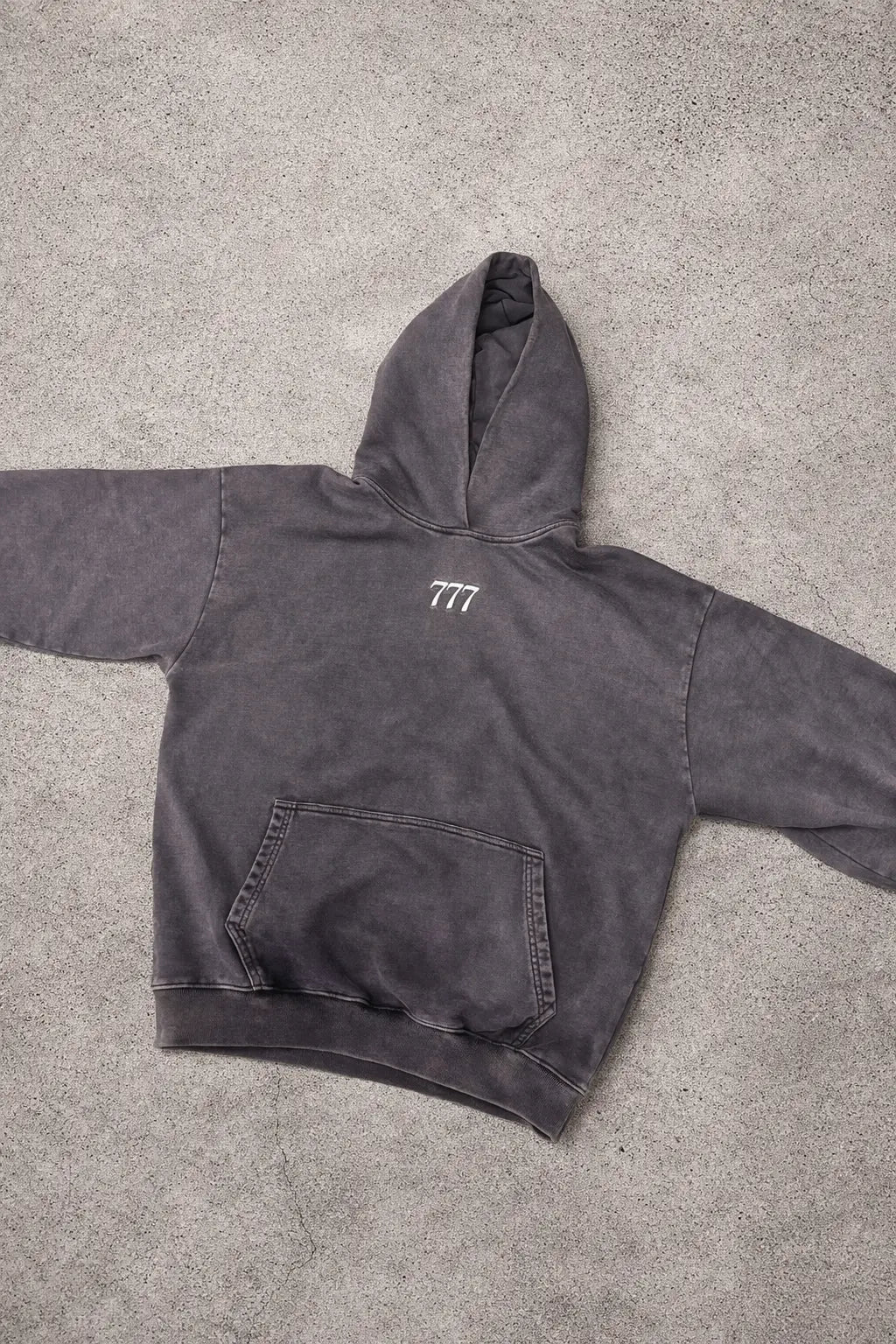 Grauer Cropped Hoodie mit 777 Stick mx777clo