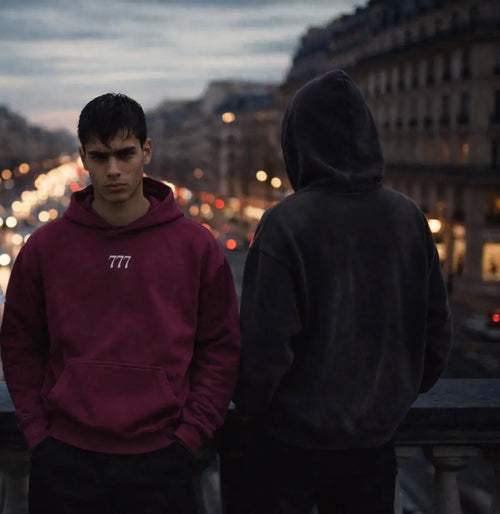 Roter Cropped Hoodie mit 777 Stick mx777clo